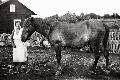 Hjördis Karlsson och gamla Pelle från Oppstu ca.1937-38 