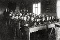 Skolelever på Nötö på 1940-talet med lärarinnan Agda Mattsson från Jurmo 